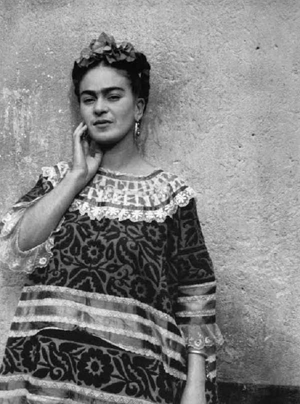 frida-en-la-casa-azul