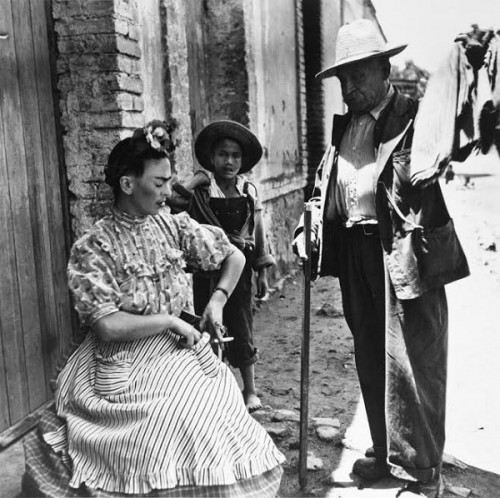 frida-y-el-vendedor-de-telas