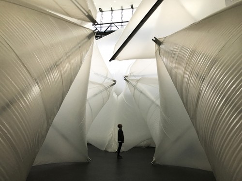 Instalación monumental de Sergio Prego en el CA2M