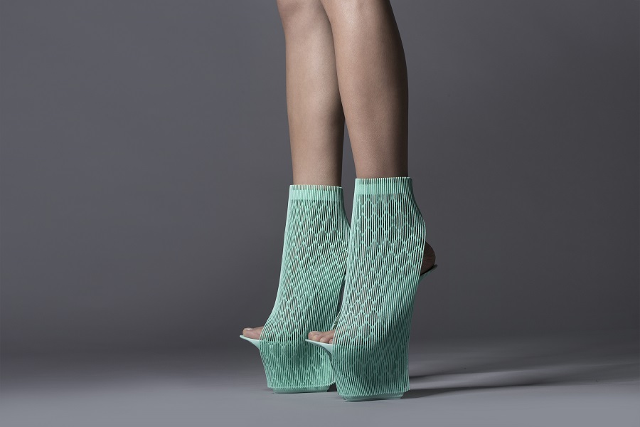 Ross Lovegrove_ Ilabo Shoes_2015_Impression 3D de nylon_35x30x12cm_Editeur United Nude_ Credits photo United Nude