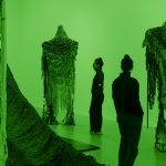 Loving the Alien, exposición que explora los límites del ‘yo’: Sandra Mujinga, Anne Duk Hee Jordan, Mari Katayama y Ovartaci