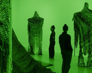 Loving the Alien, exposición que explora los límites del ‘yo’: Sandra Mujinga, Anne Duk Hee Jordan, Mari Katayama y Ovartaci
