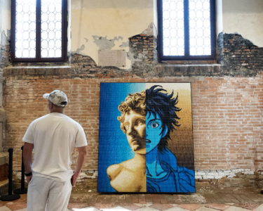 Una de las propuestas que podemos encontrar estos días en Venecia es la exposición VENICE 3024 del artista Daniel Arsham y presentada por la galería Perrotin, en colaboración con Ronald Harrar.