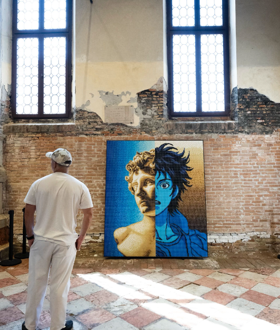 Una de las propuestas que podemos encontrar estos días en Venecia es la exposición VENICE 3024 del artista Daniel Arsham y presentada por la galería Perrotin, en colaboración con Ronald Harrar.