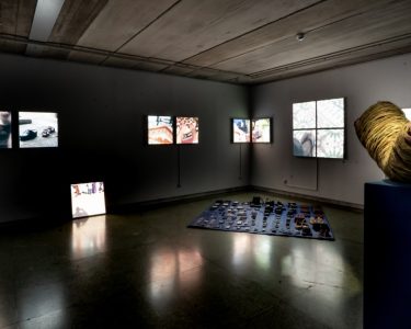 La Fundación Sandretto Re Rebaudengo Madrid (FSRRM) inaugura La Sagrada Familia Is Under Construction, exposición que surge de la quinta edición del Young Curators Residency Programme.