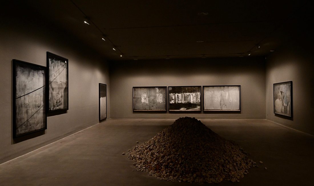 Anna Malagrida. Opacitas. Velar la transparencia en Museu Tapies. Foto Pep Herrero.