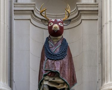 Bestiario contemporaneo Jeffrey Gibson en el MET