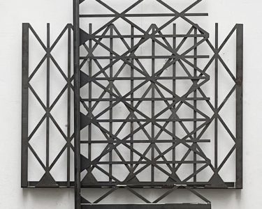 Manu Muniategiandikoetxea explora la belleza del error en su nueva exposición